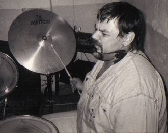 Drummer und Sänger der Kellerleichen